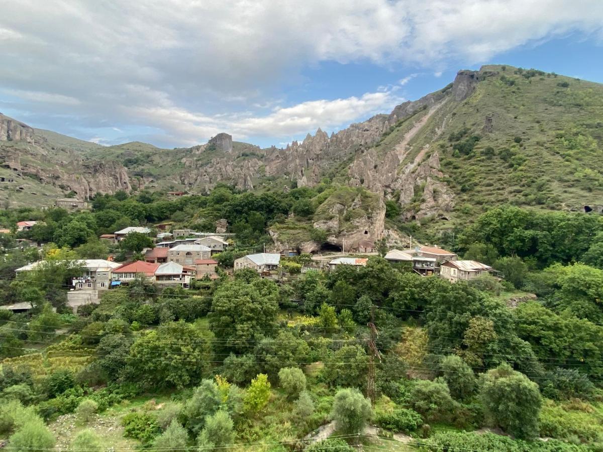 Christy Hotel Goris Exterior photo