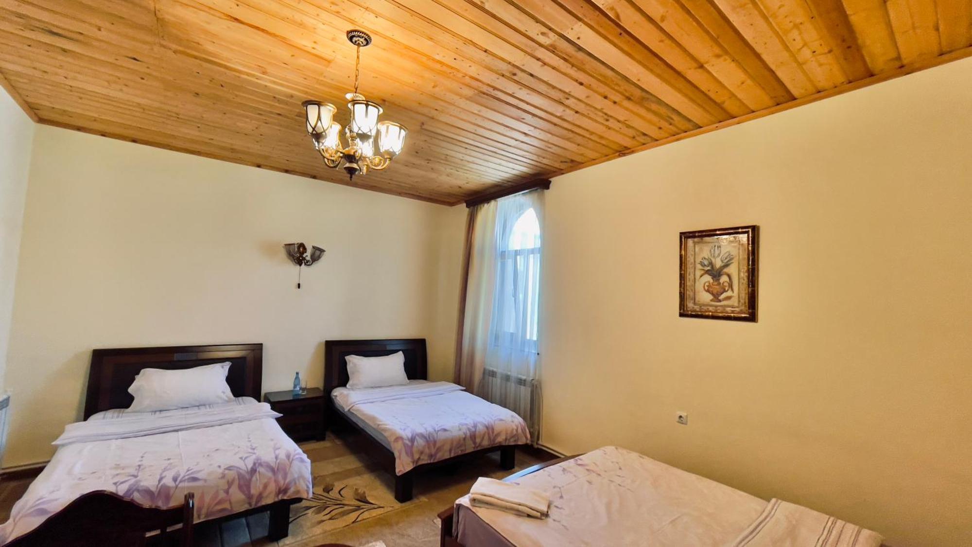 Christy Hotel Goris Exterior photo