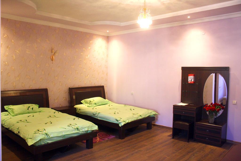 Christy Hotel Goris Exterior photo