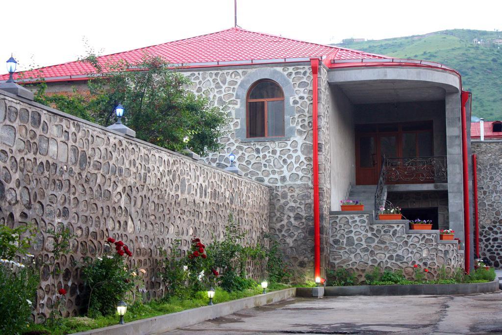 Christy Hotel Goris Exterior photo