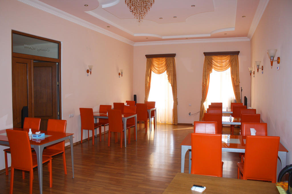 Christy Hotel Goris Exterior photo