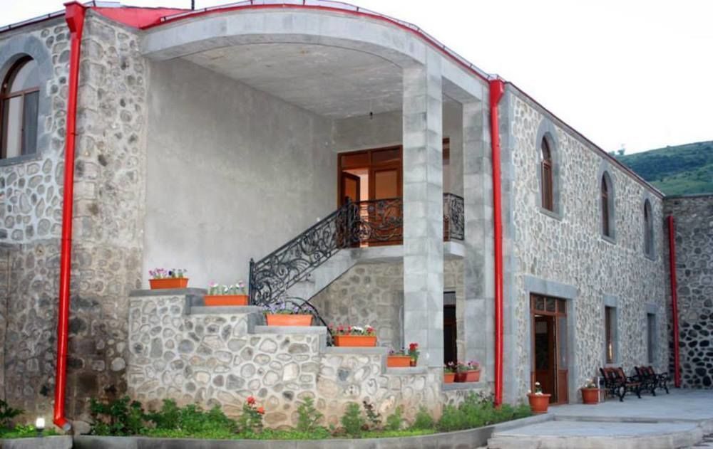 Christy Hotel Goris Exterior photo