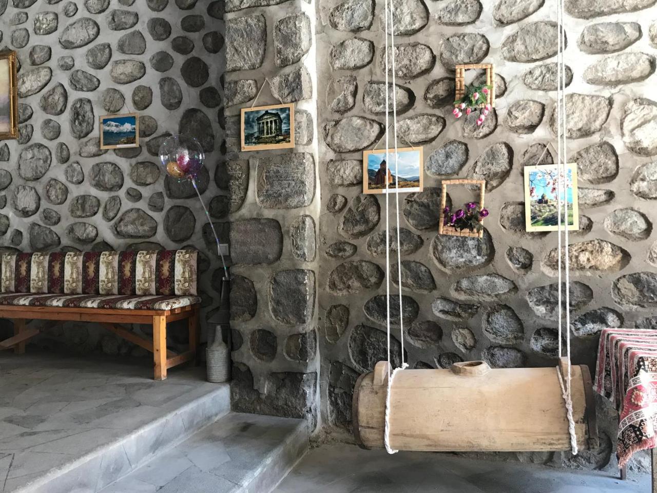 Christy Hotel Goris Exterior photo