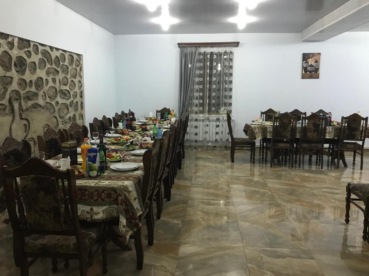 Christy Hotel Goris Exterior photo