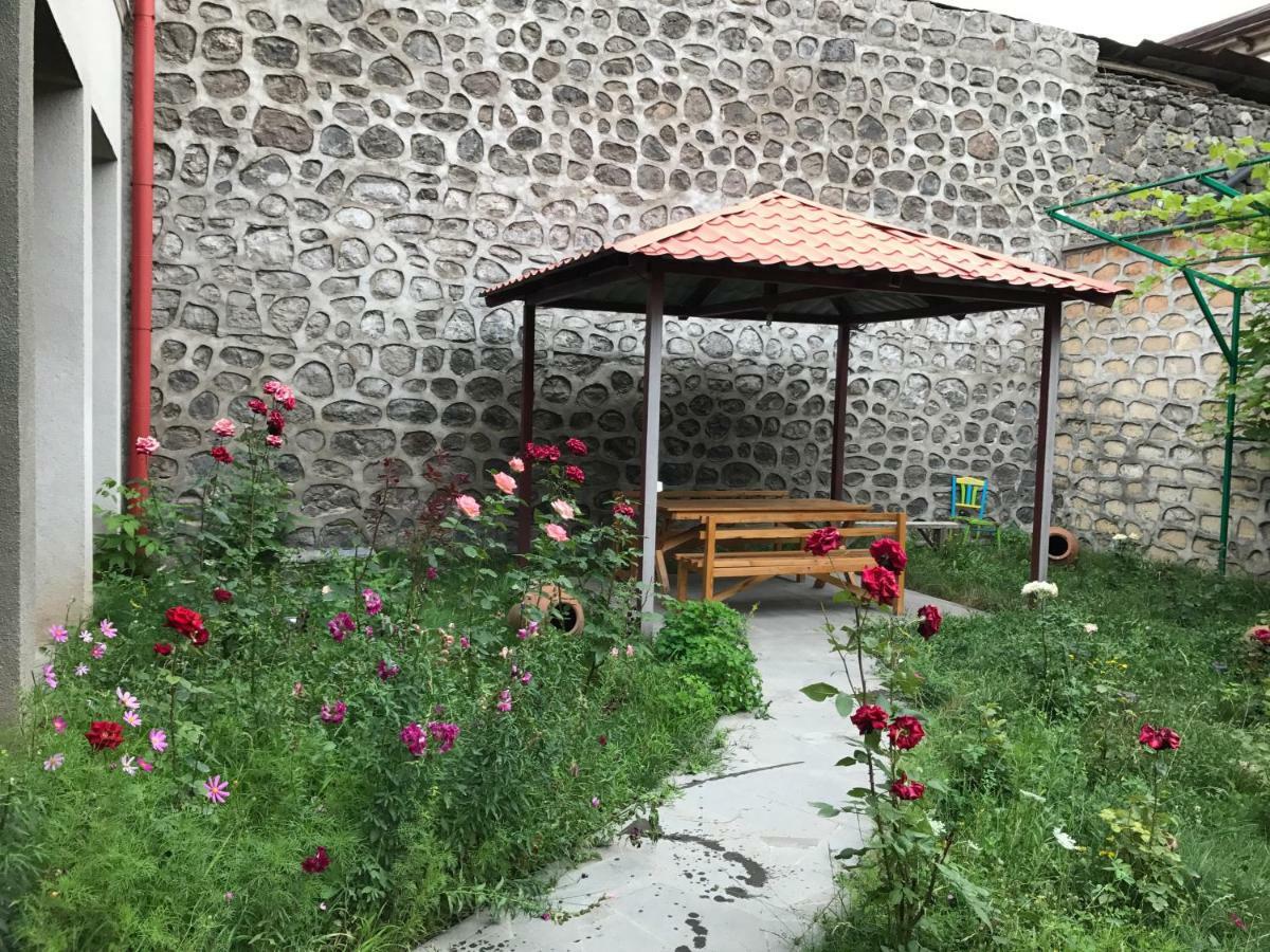 Christy Hotel Goris Exterior photo